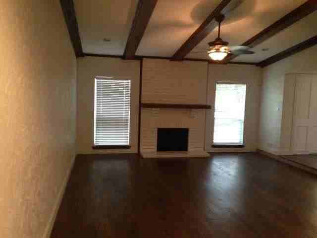 4817 Roberts Dr - Photo 3 of 10