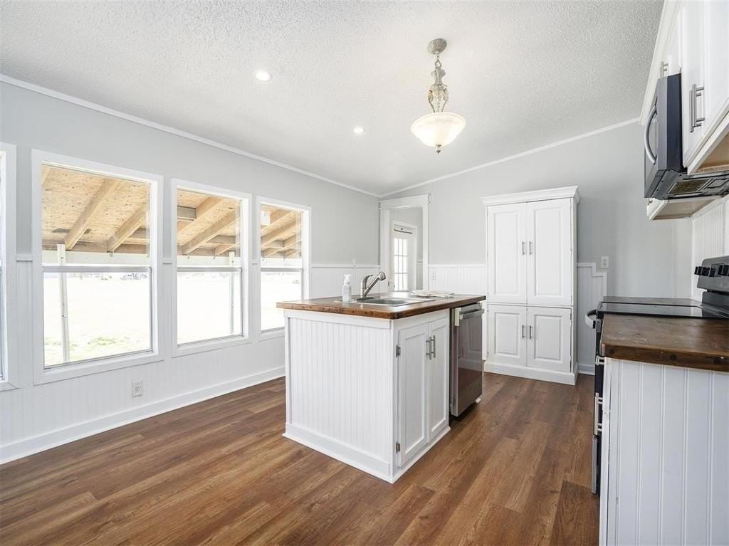 9558 Diamond Ave - Photo 3 of 17