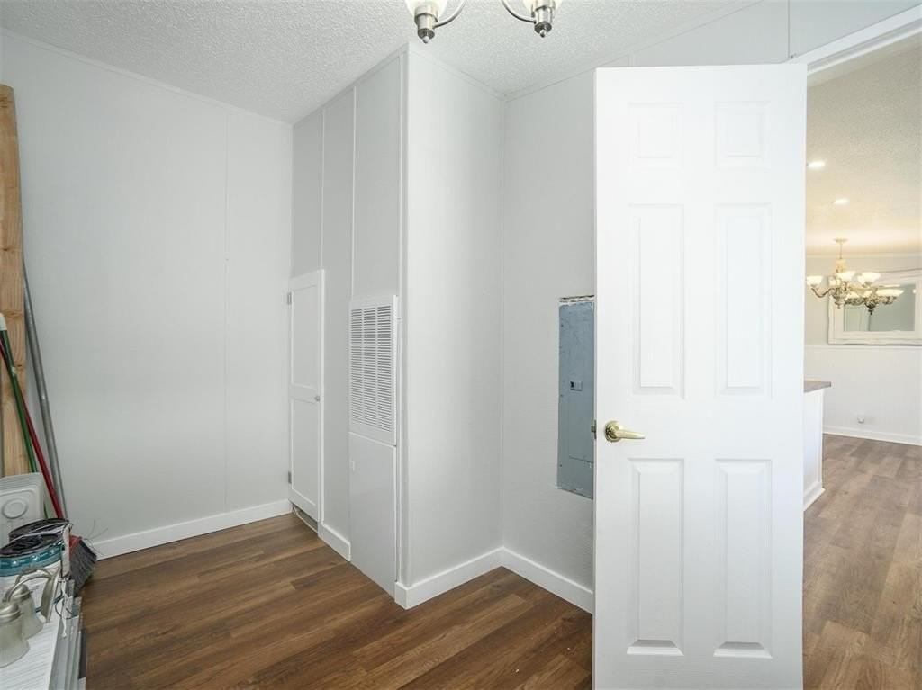 9558 Diamond Ave - Photo 5 of 17