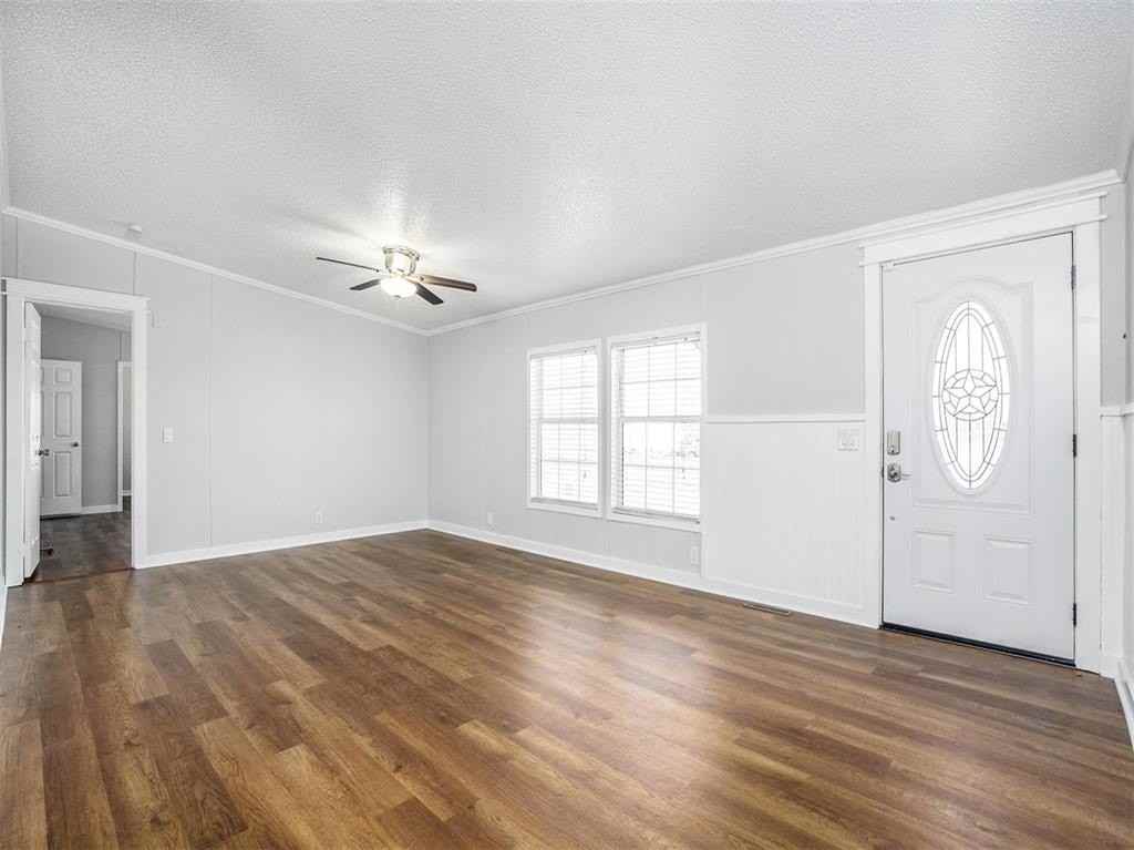 9558 Diamond Ave - Photo 6 of 17