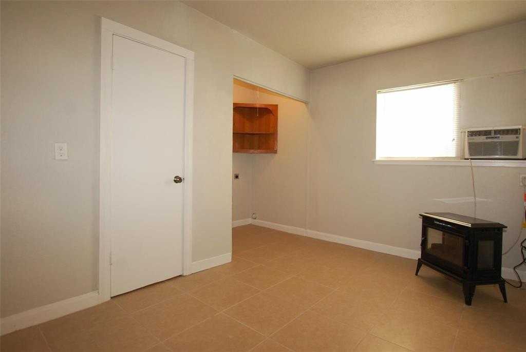 407 S Bois D Arc St - Photo 4 of 19