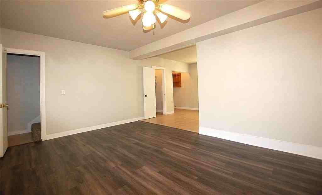 407 S Bois D Arc St - Photo 5 of 19