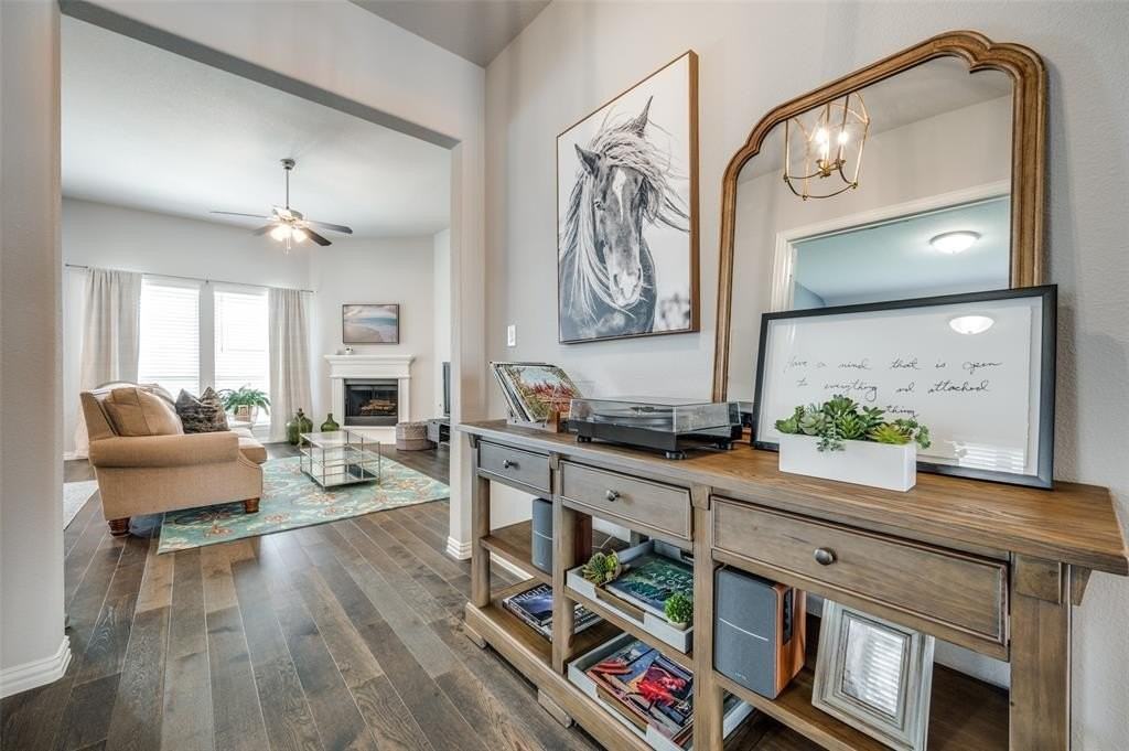 3004 Comal Dr - Photo 3 of 25