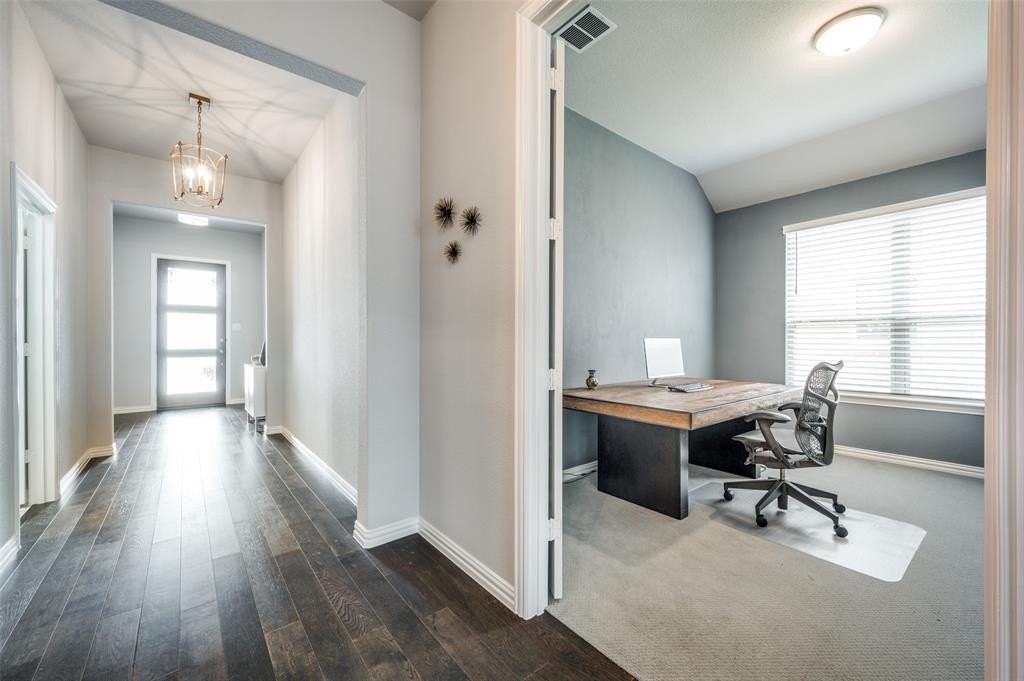 3004 Comal Dr - Photo 4 of 25