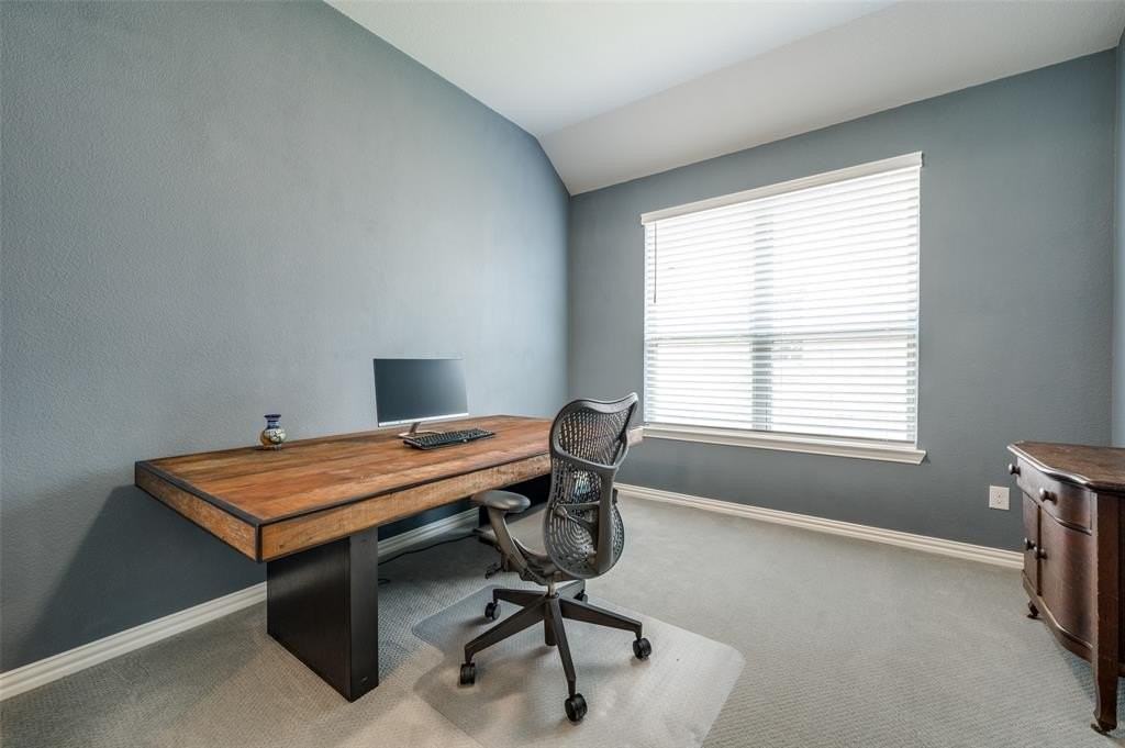 3004 Comal Dr - Photo 5 of 25