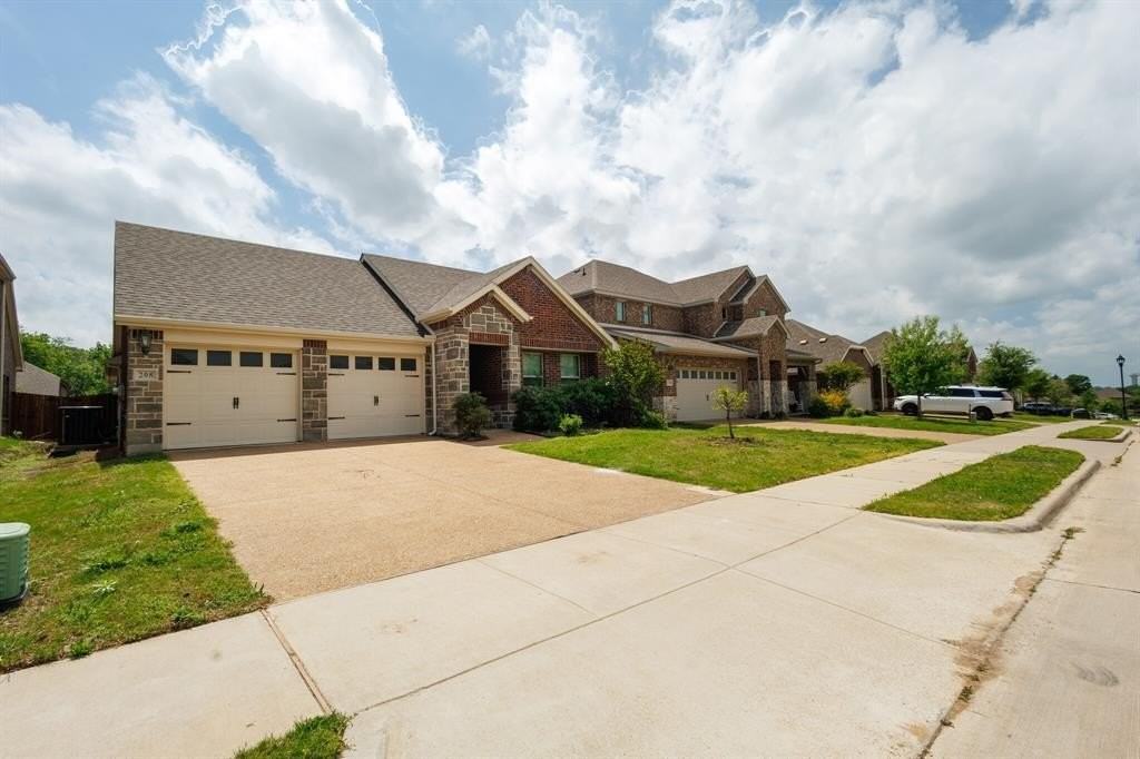 208 Fieldstone Dr - Photo 2 of 23