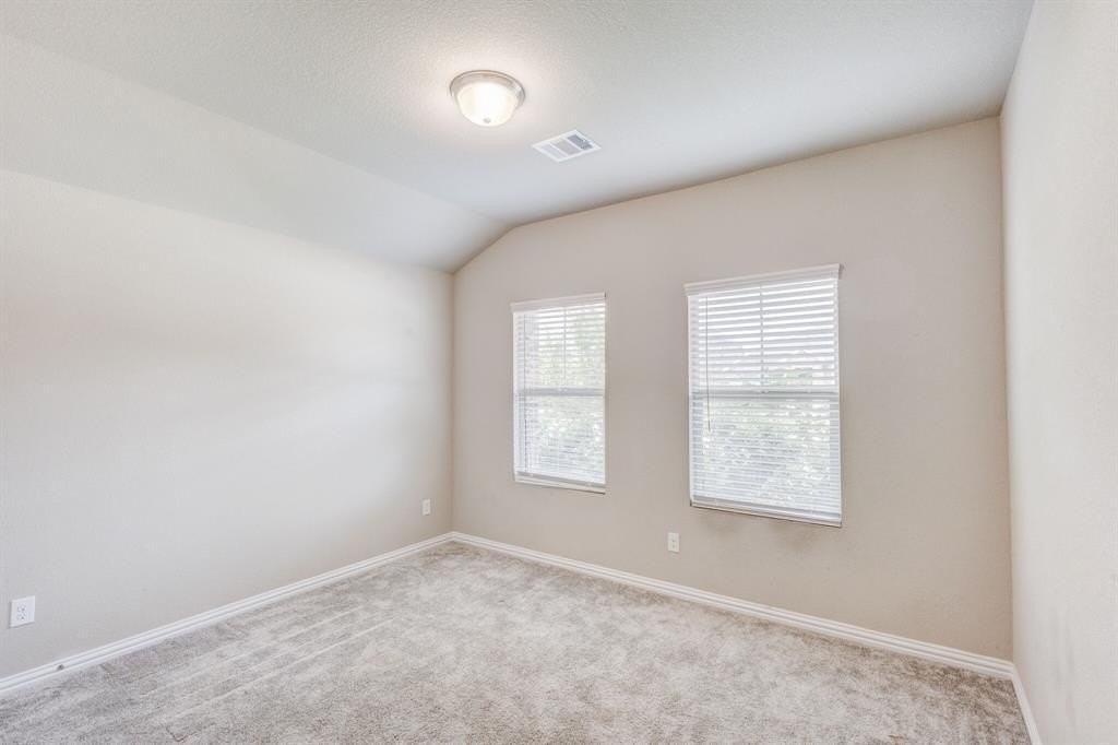 208 Fieldstone Dr - Photo 3 of 23