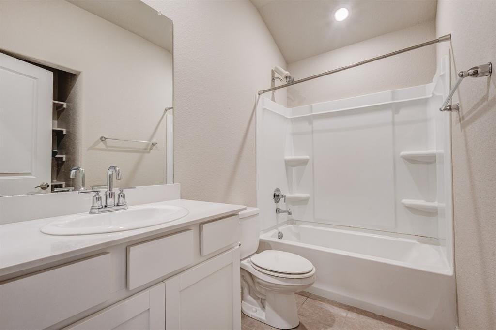 208 Fieldstone Dr - Photo 4 of 23