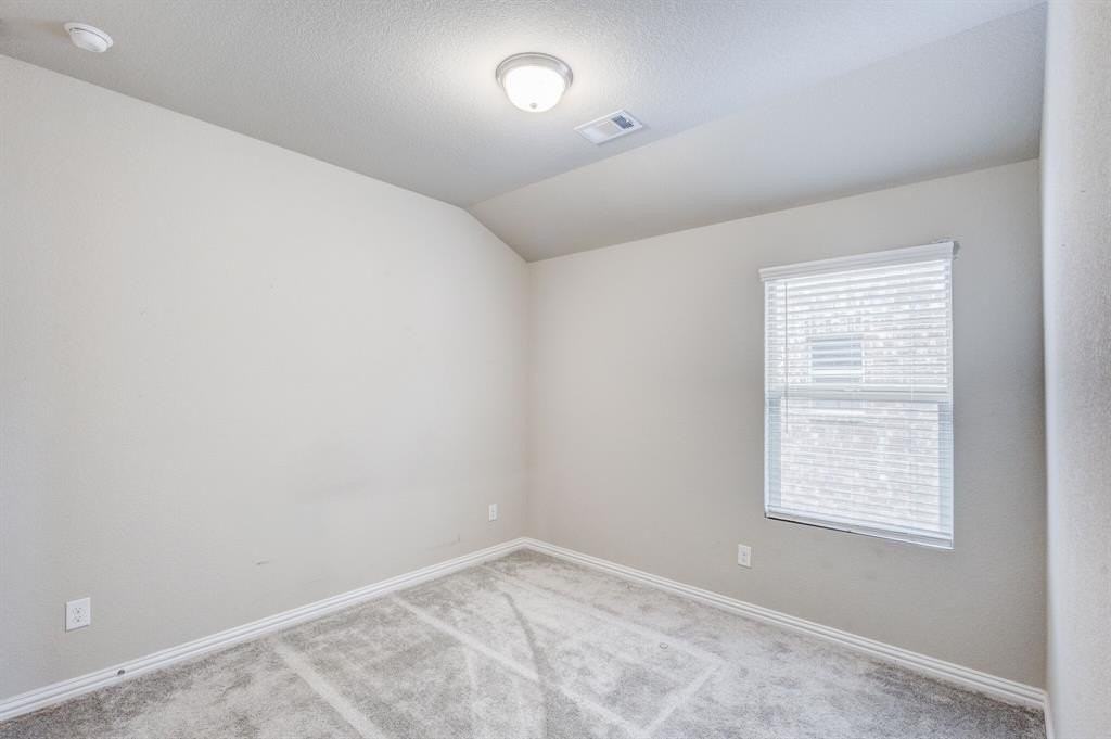 208 Fieldstone Dr - Photo 5 of 23