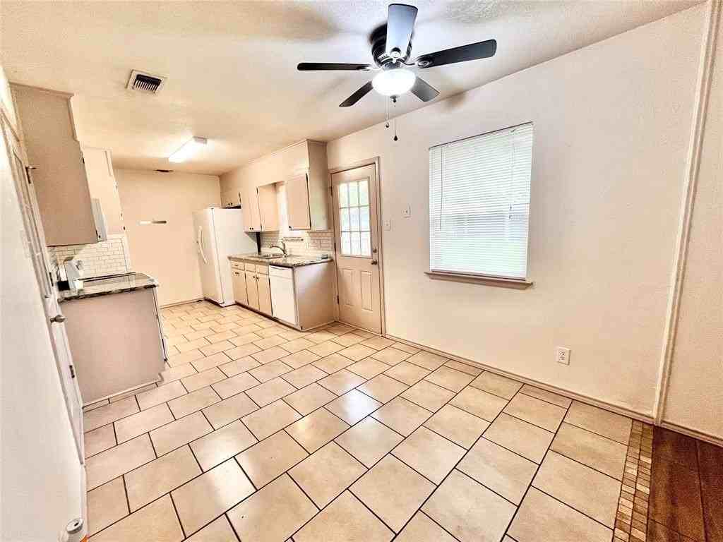 1105 Springdale Rd - Photo 5 of 18