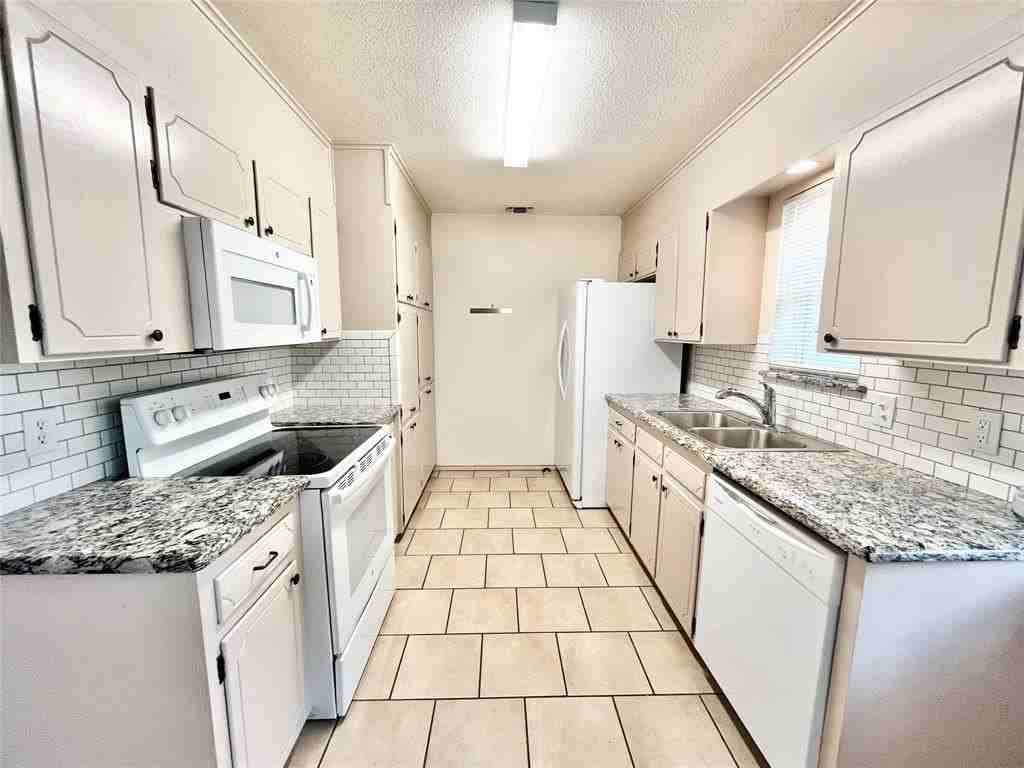 1105 Springdale Rd - Photo 6 of 18