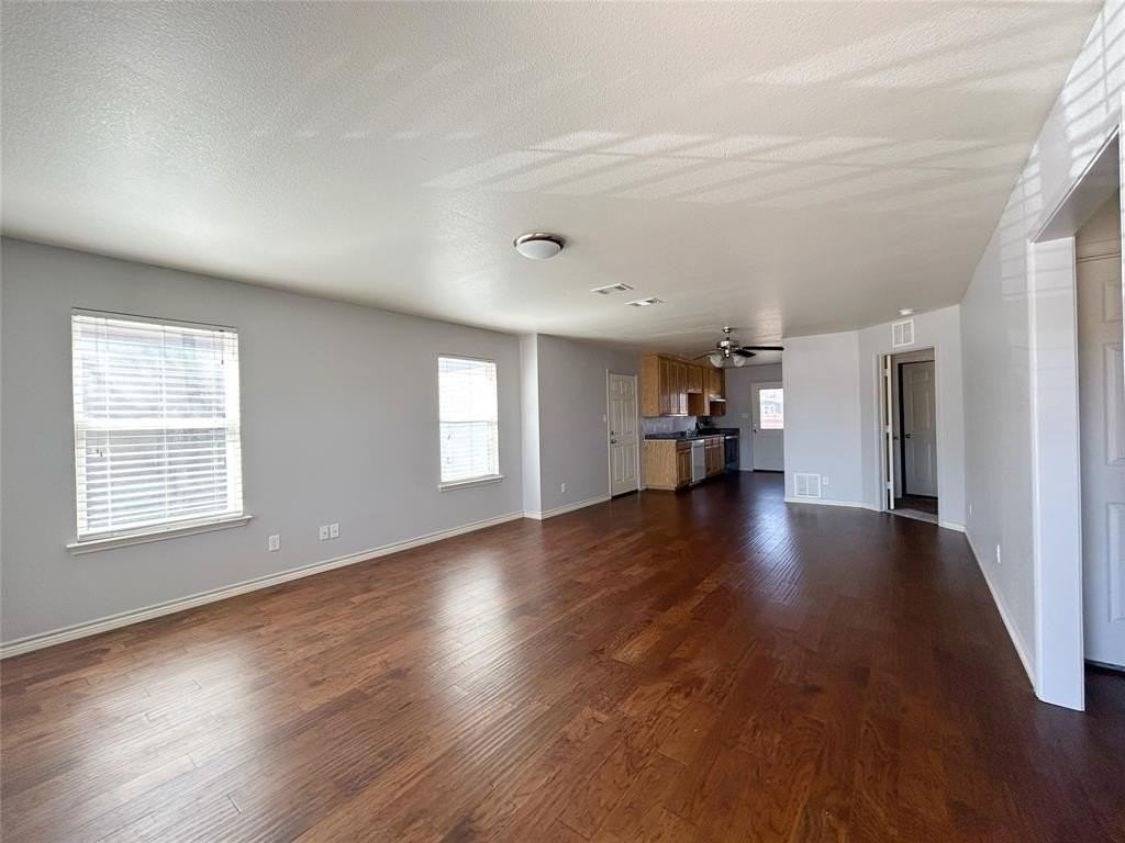 1310 Stewart St - Photo 4 of 14