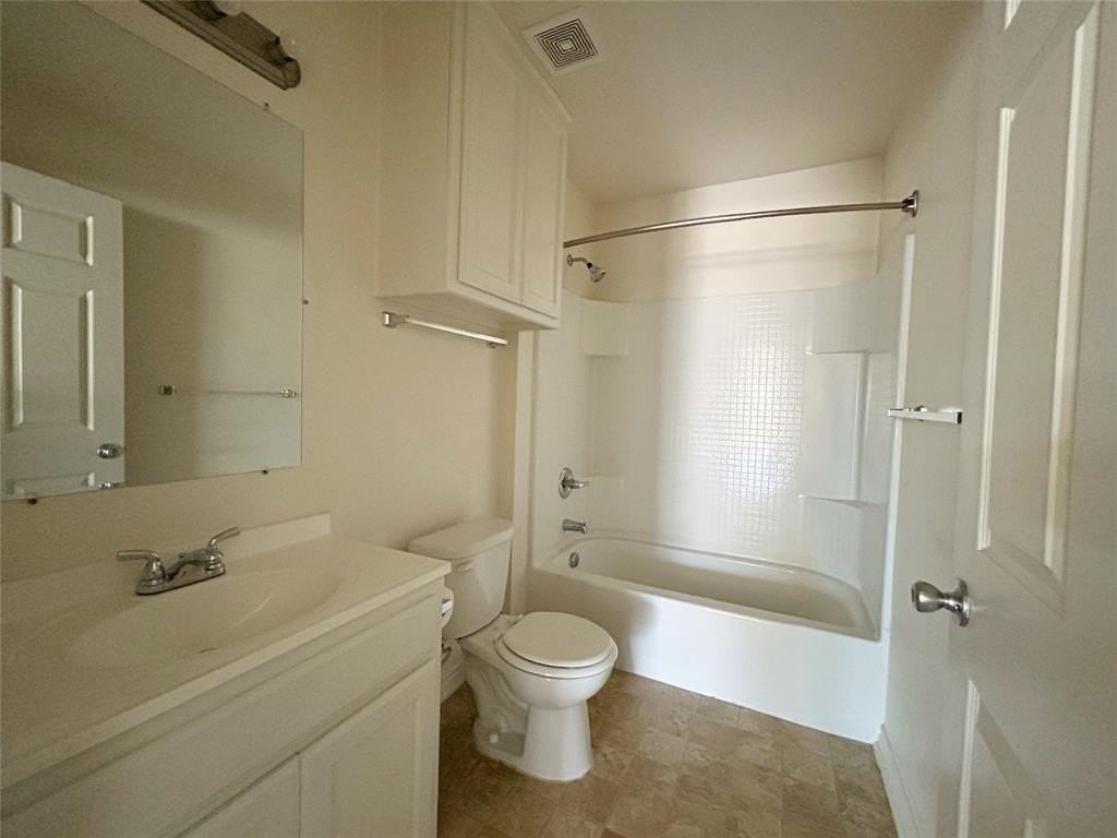 1310 Stewart St - Photo 6 of 14