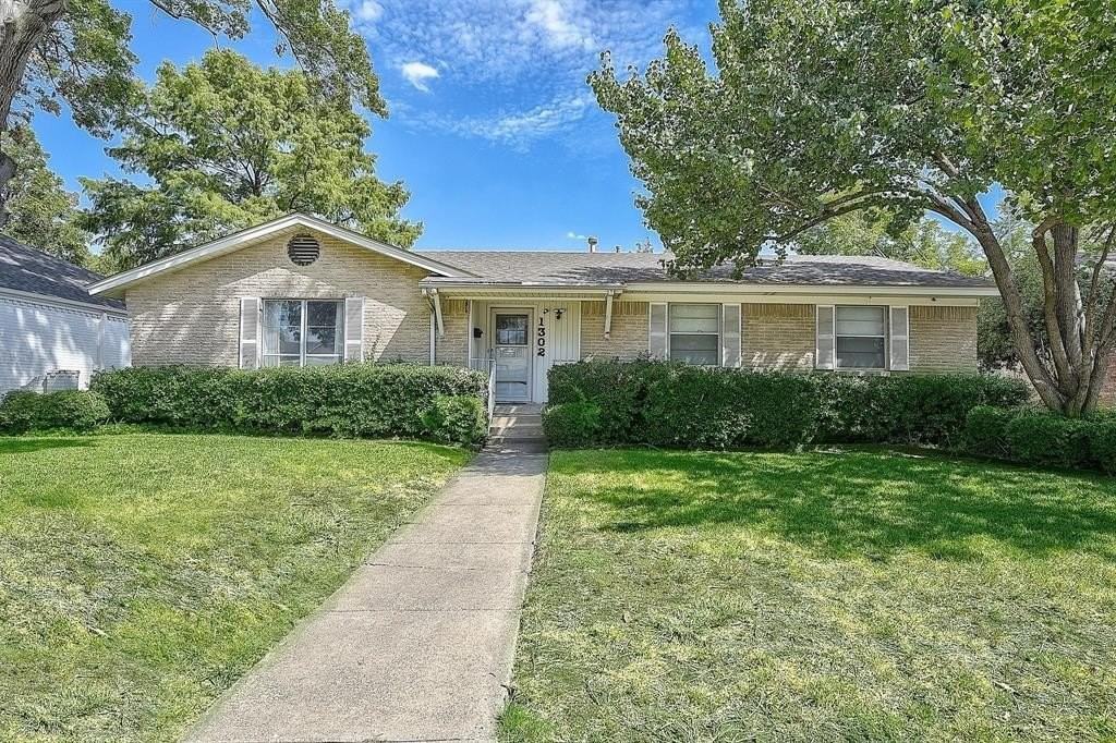 1302 Cherokee Dr - Photo 2 of 20