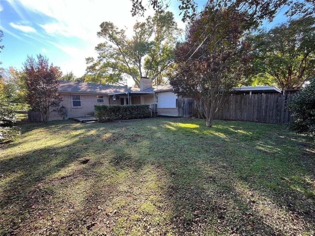 1302 Cherokee Dr - Photo 3 of 20