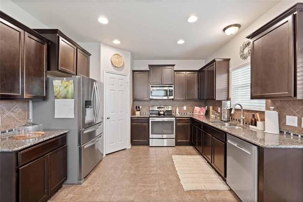 5516 Pinery Dr - Photo 3 of 30