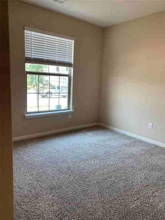 263 Honeysuckle Ln - Photo 7 of 10