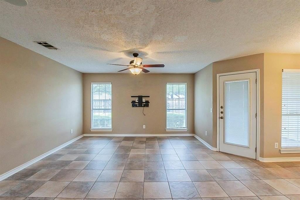 4415 Haverhill Ln - Photo 3 of 19