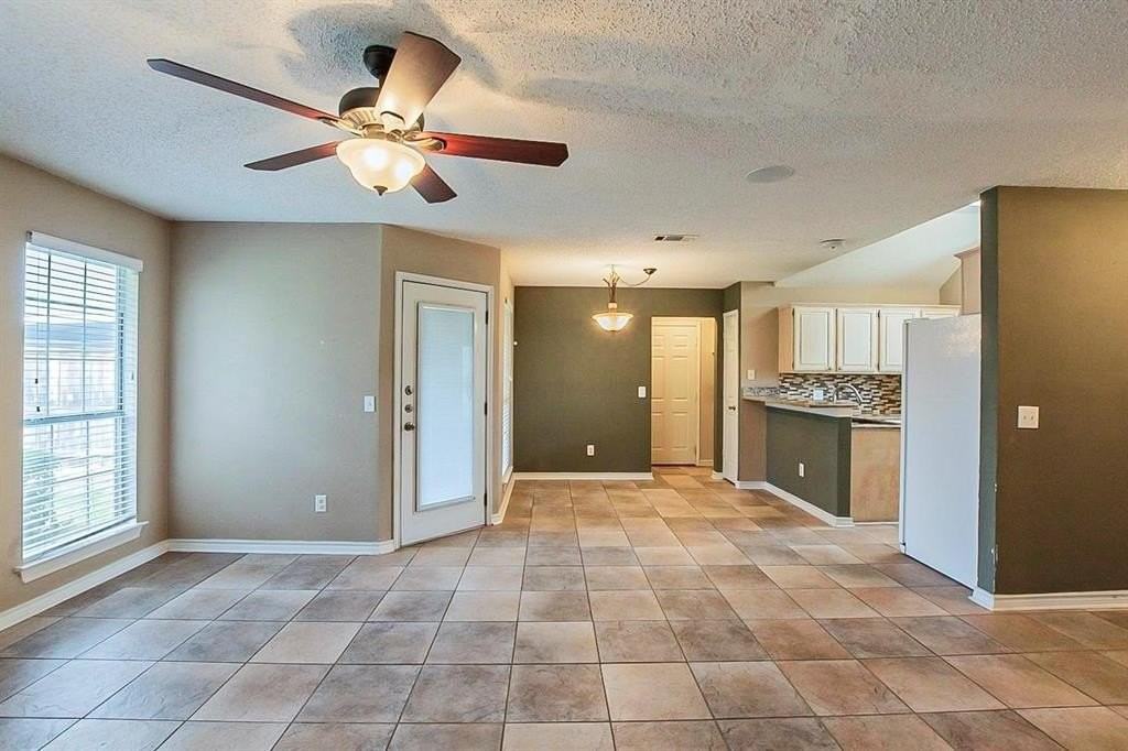 4415 Haverhill Ln - Photo 4 of 19