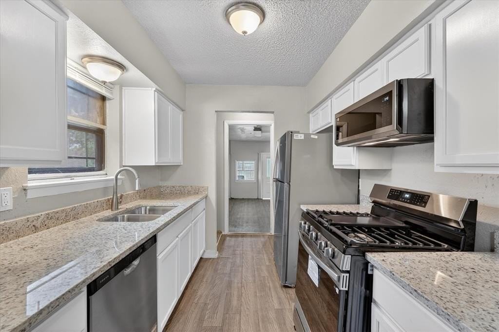 10517 Castlerock Dr - Photo 5 of 20