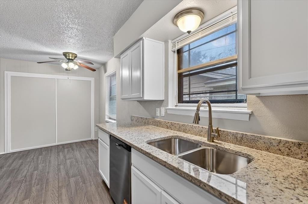 10517 Castlerock Dr - Photo 6 of 20