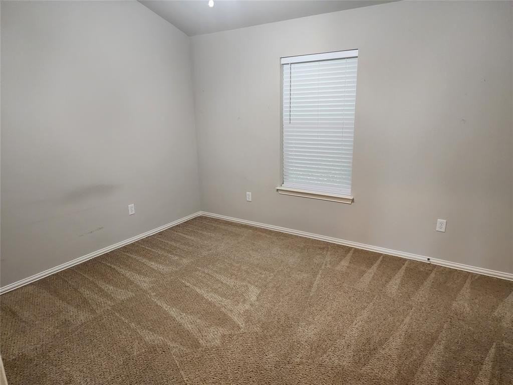 151 Meadows Dr N - Photo 6 of 8