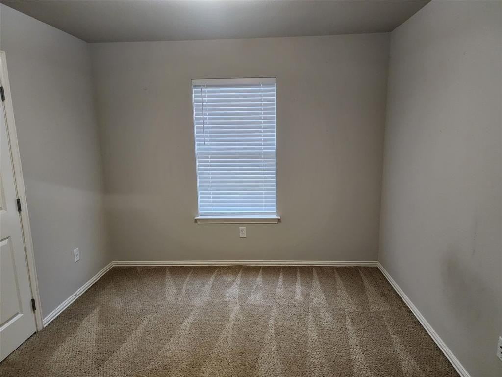 151 Meadows Dr N - Photo 7 of 8