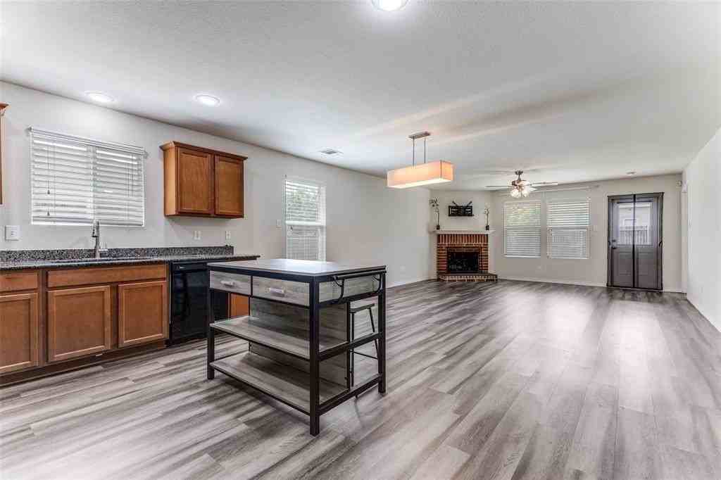 10013 Amosite Dr - Photo 4 of 12