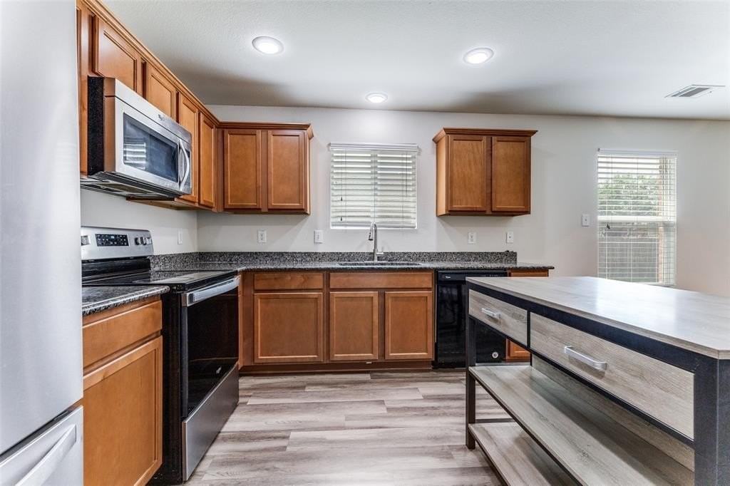 10013 Amosite Dr - Photo 5 of 12