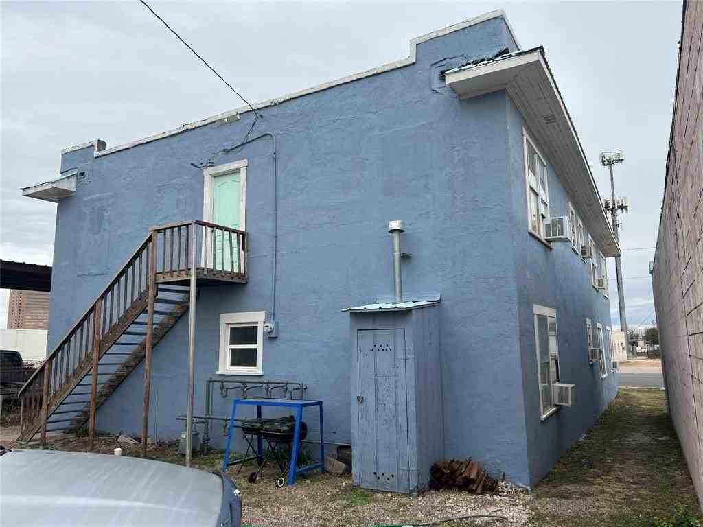 1002 Butternut St #7 - Photo 3 of 12