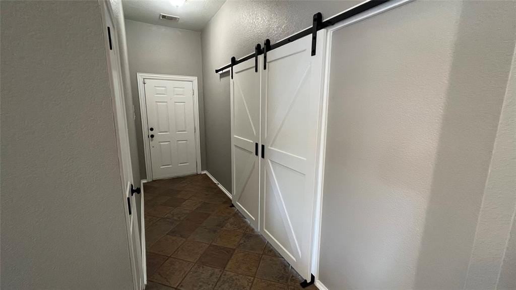 7521 Danridge Rd - Photo 3 of 21