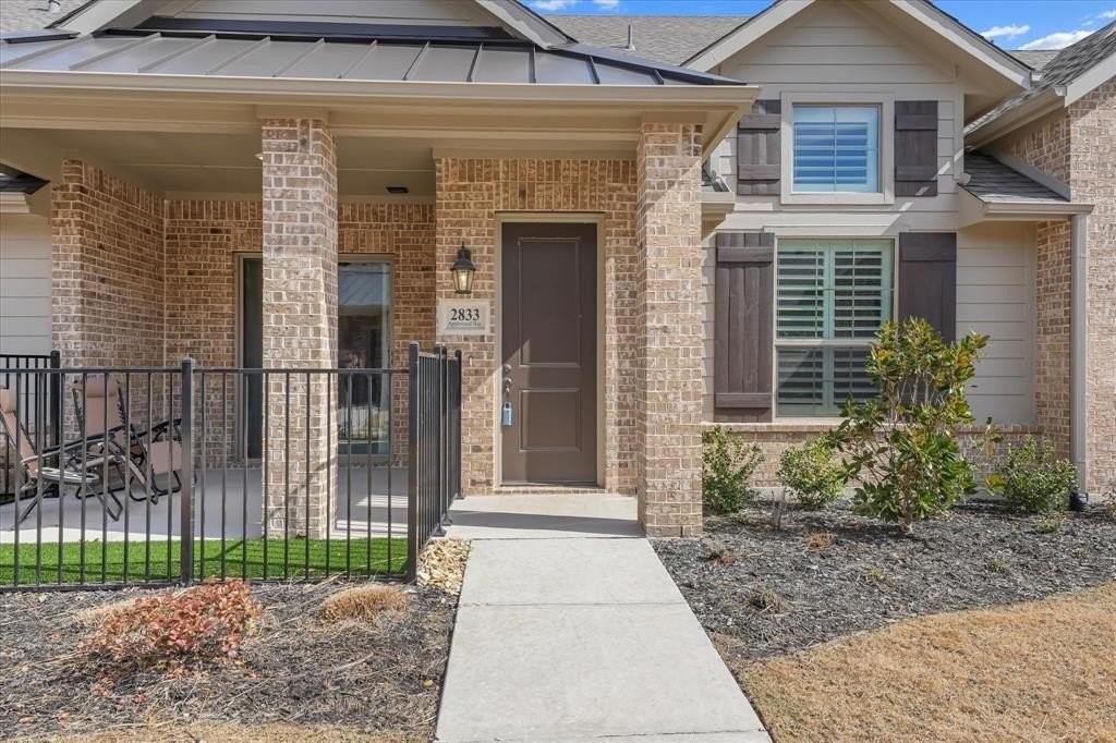 2833 Applewood Way - Photo 5 of 32