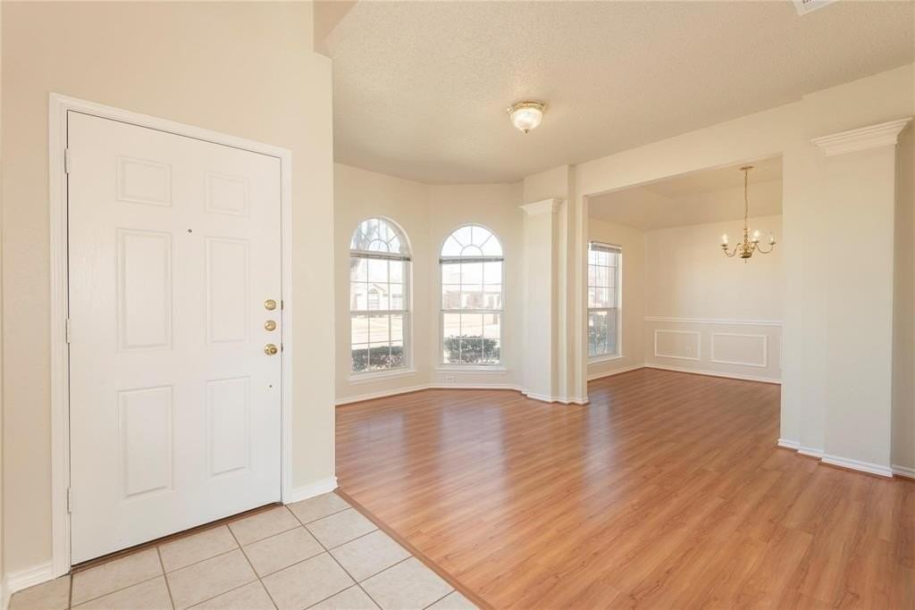 1524 Balboa Ln - Photo 3 of 25