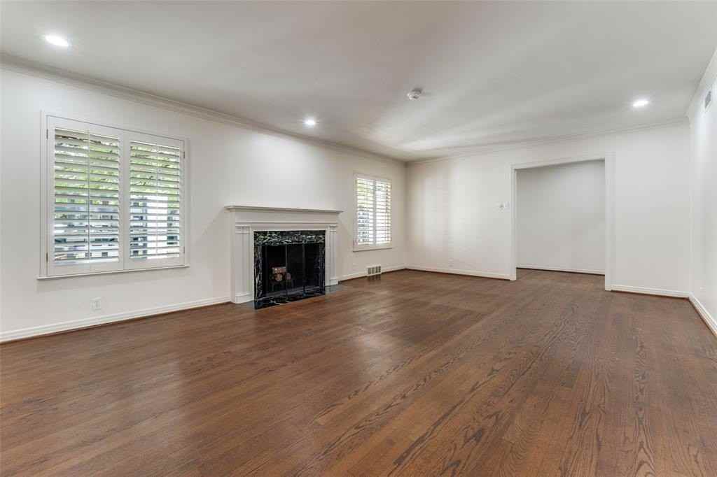 6034 Prestonshire Ln - Photo 2 of 22