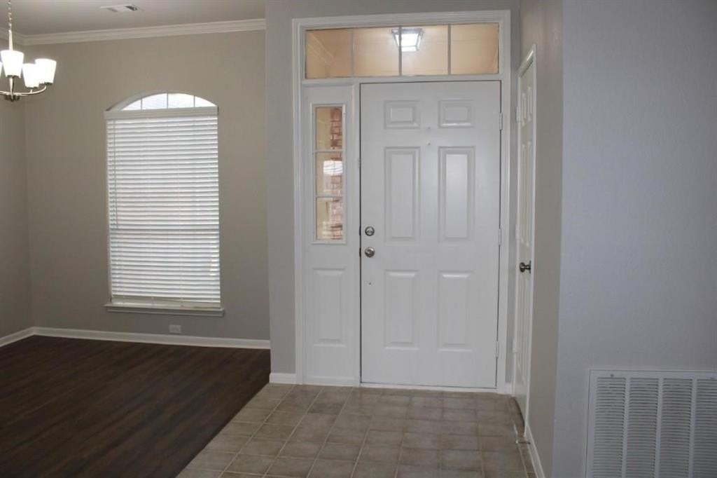 6213 Covington Dr - Photo 3 of 22