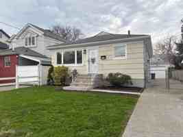 featured image of 527 Willowbrook Rd