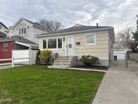 527 Willowbrook Rd - Photo 1 of 1