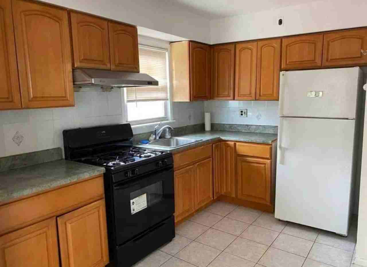 6118 170th St #3rdFL - Photo 2 of 7