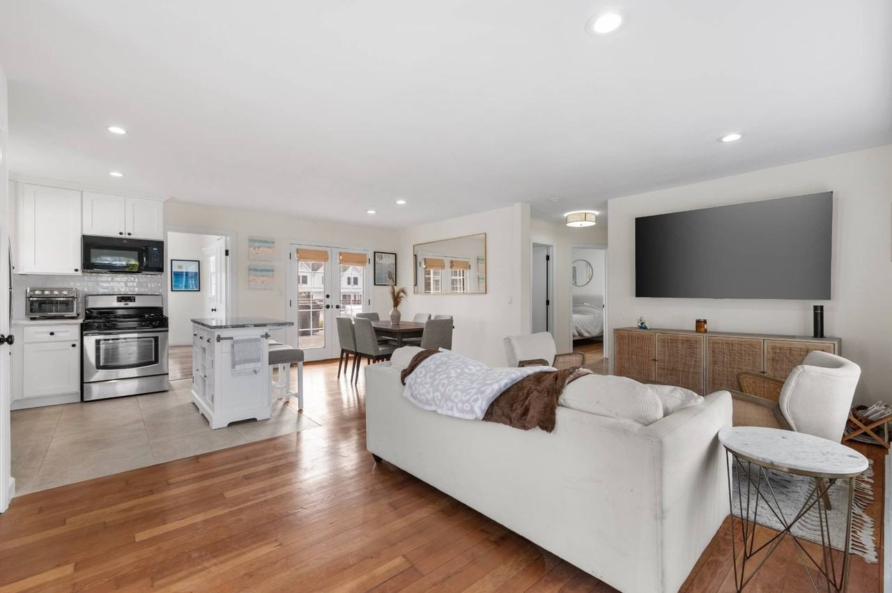 7 Whiting Rd - Photo 5 of 38