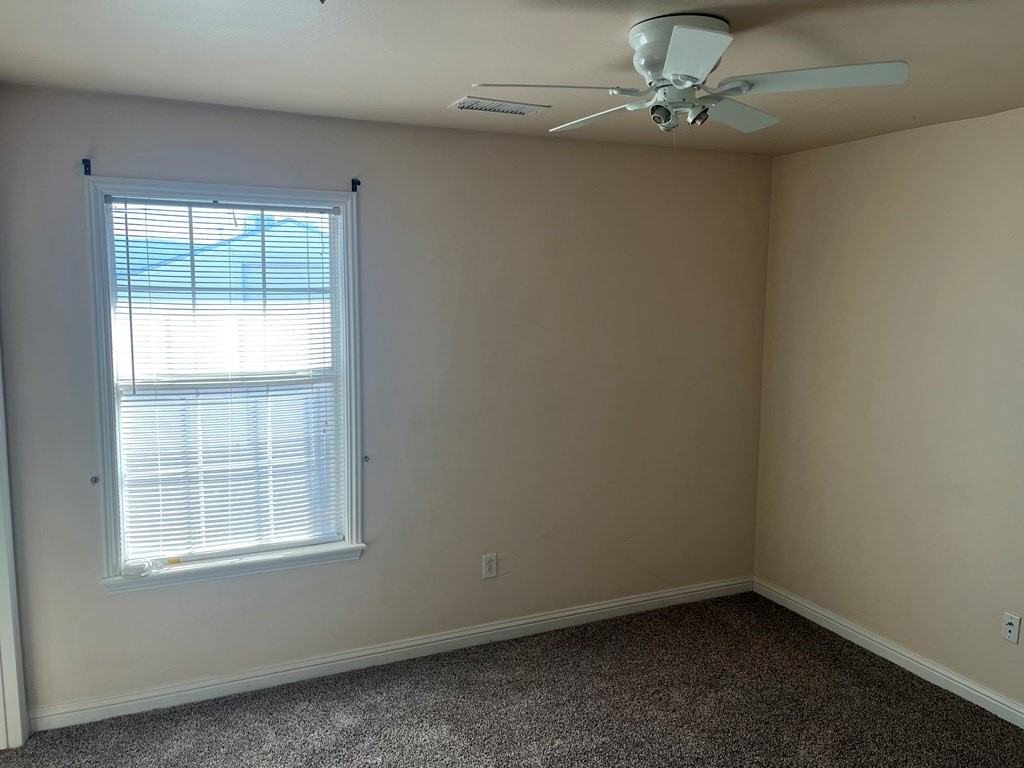 104 Blue Dr - Photo 4 of 10