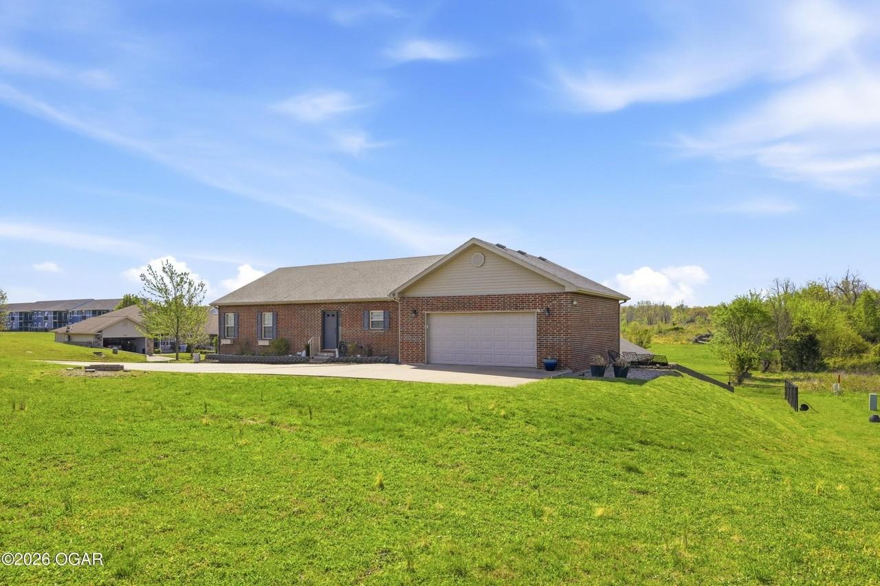 2714 S Adele Ave - Photo 2 of 37