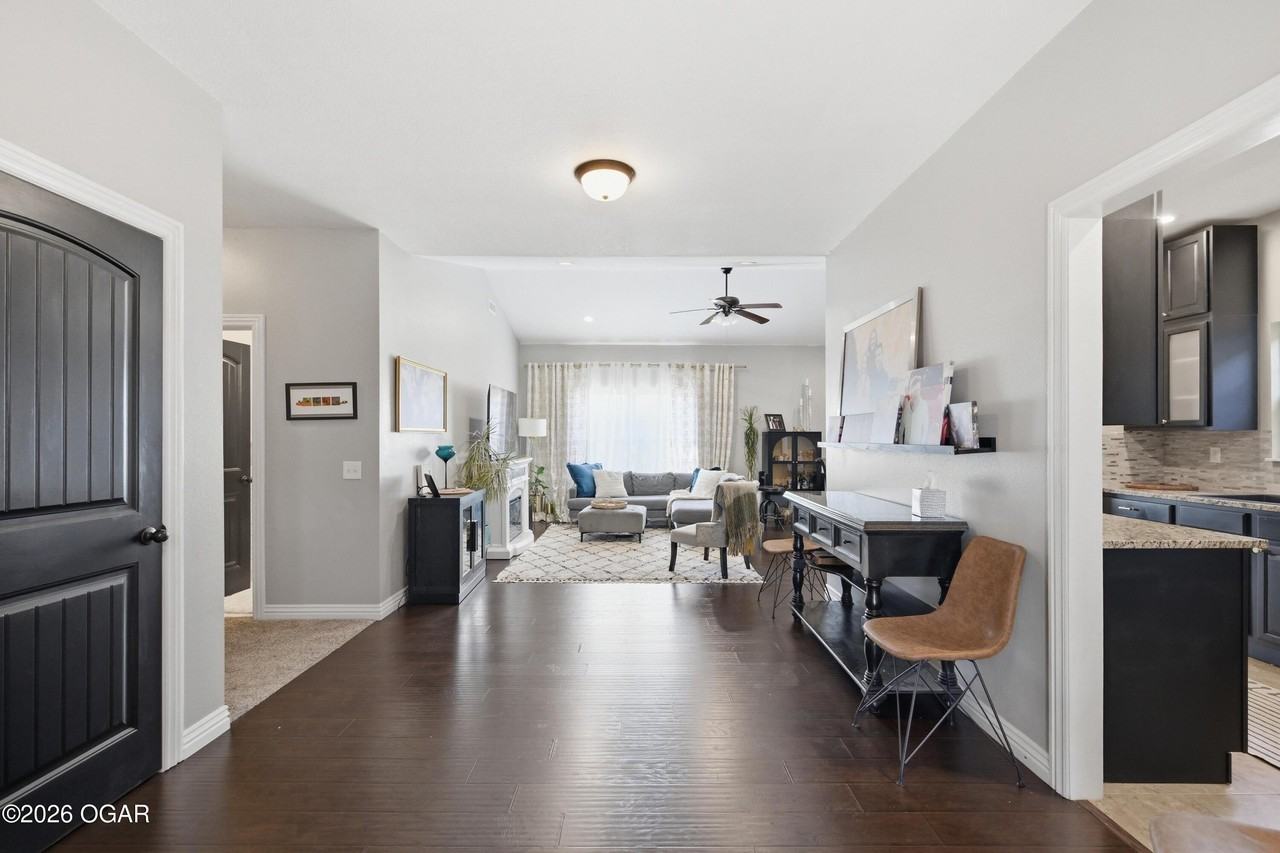 2714 S Adele Ave - Photo 4 of 37