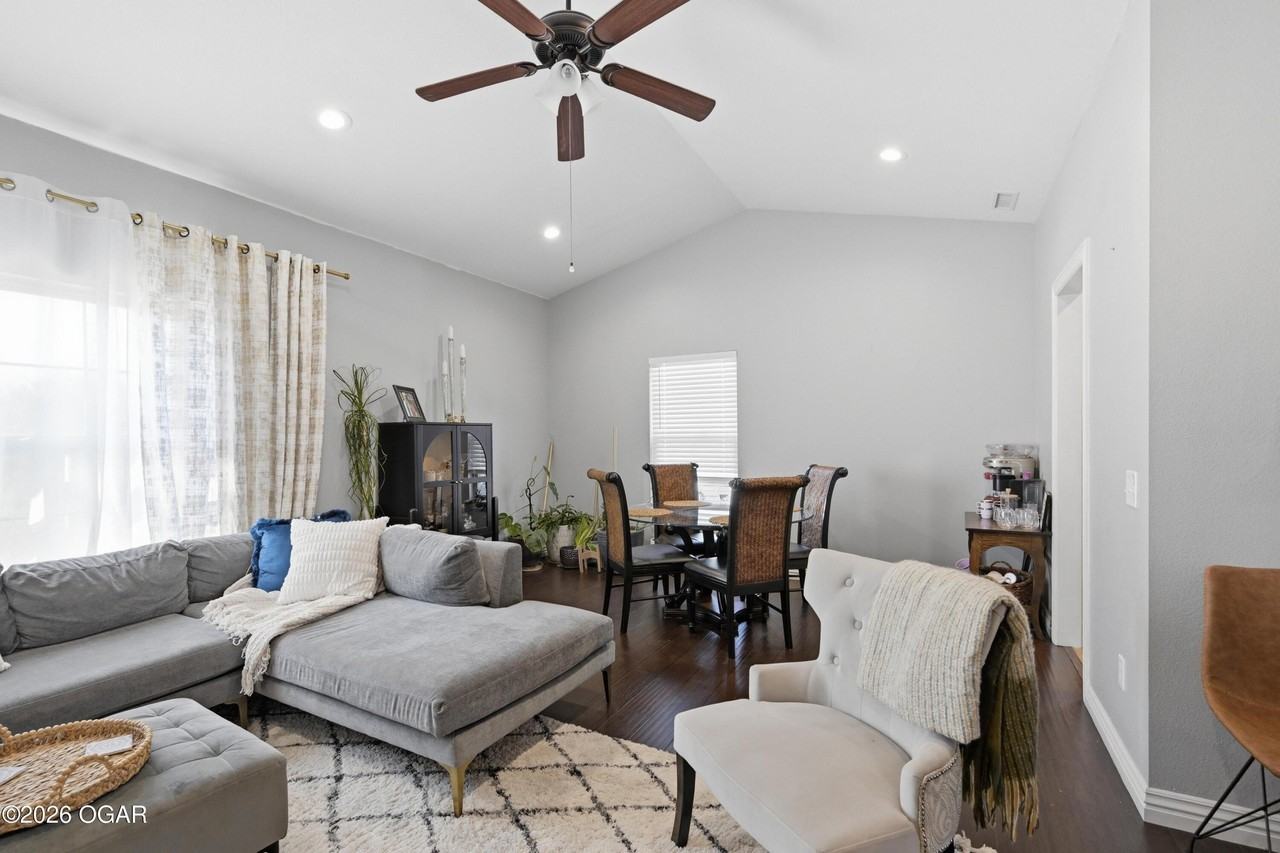 2714 S Adele Ave - Photo 6 of 37