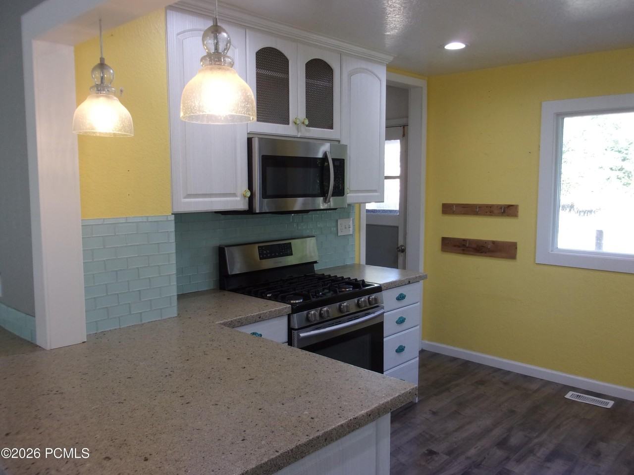 55 S Center St - Photo 5 of 25