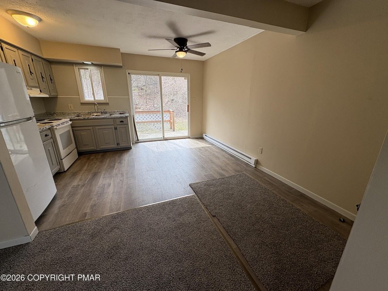 219 Joy Gln #201 - Photo 3 of 8