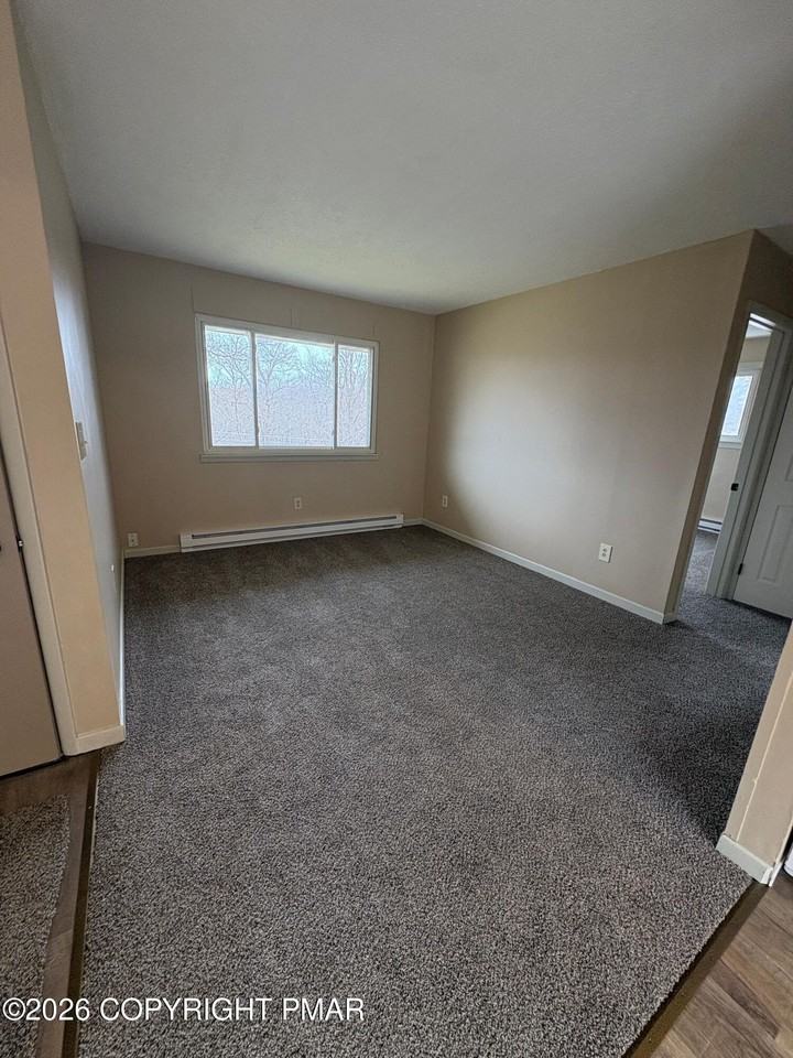 219 Joy Gln #201 - Photo 4 of 8