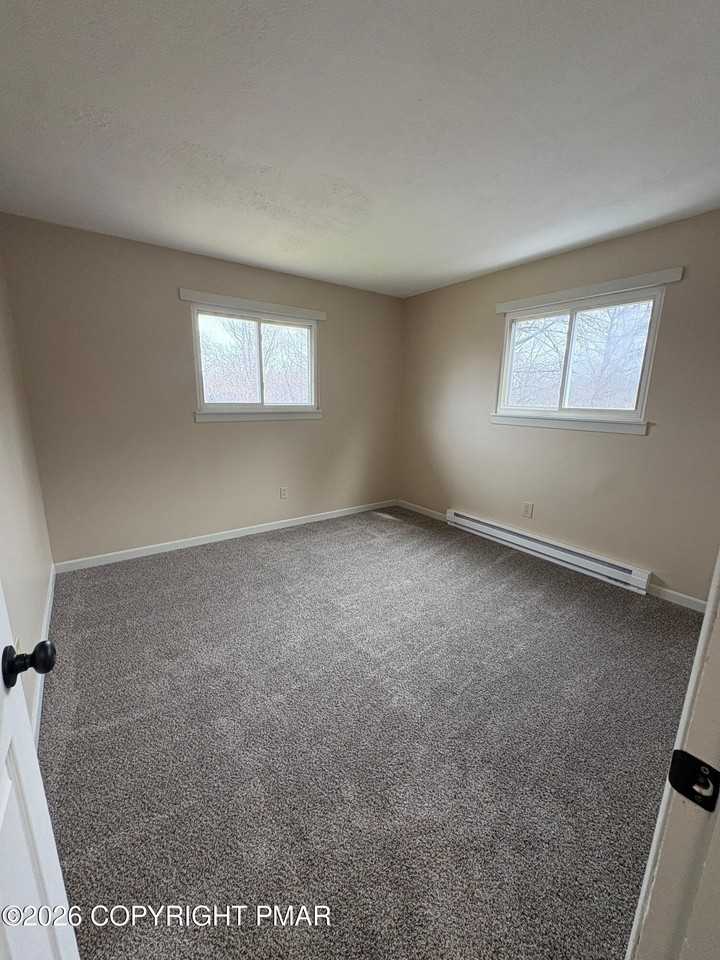 219 Joy Gln #201 - Photo 5 of 8