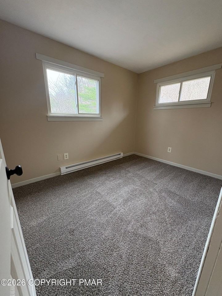 219 Joy Gln #201 - Photo 6 of 8