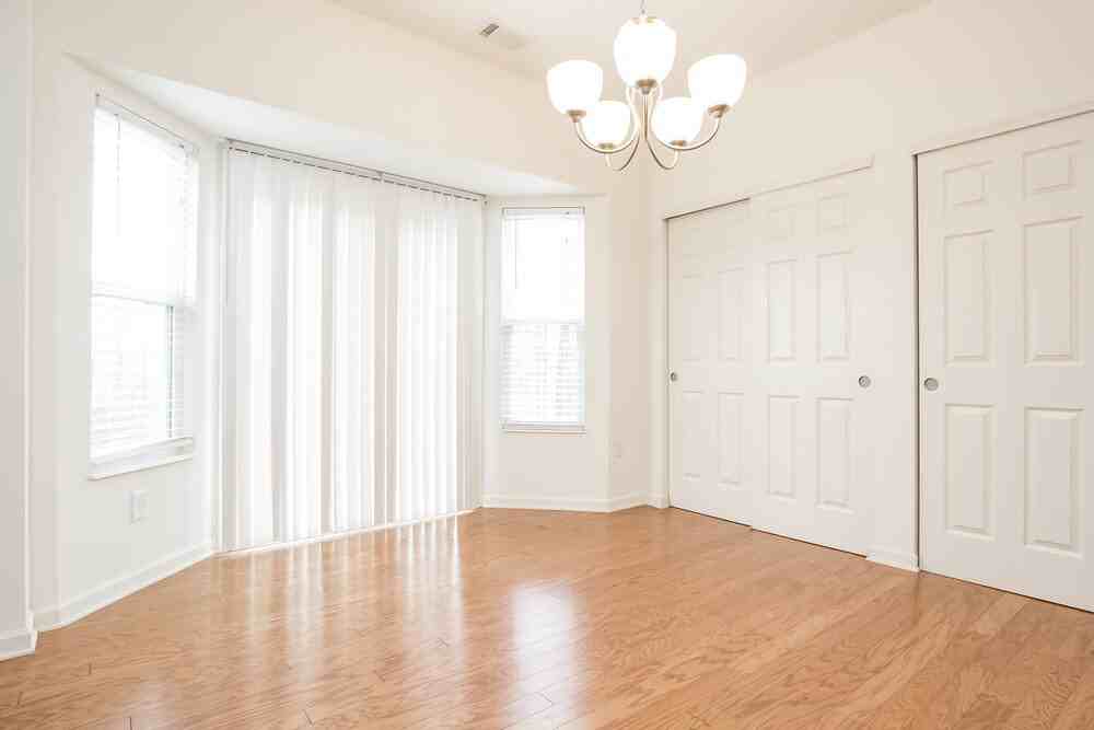 1577 Shire Village Dr - Photo 4 of 15