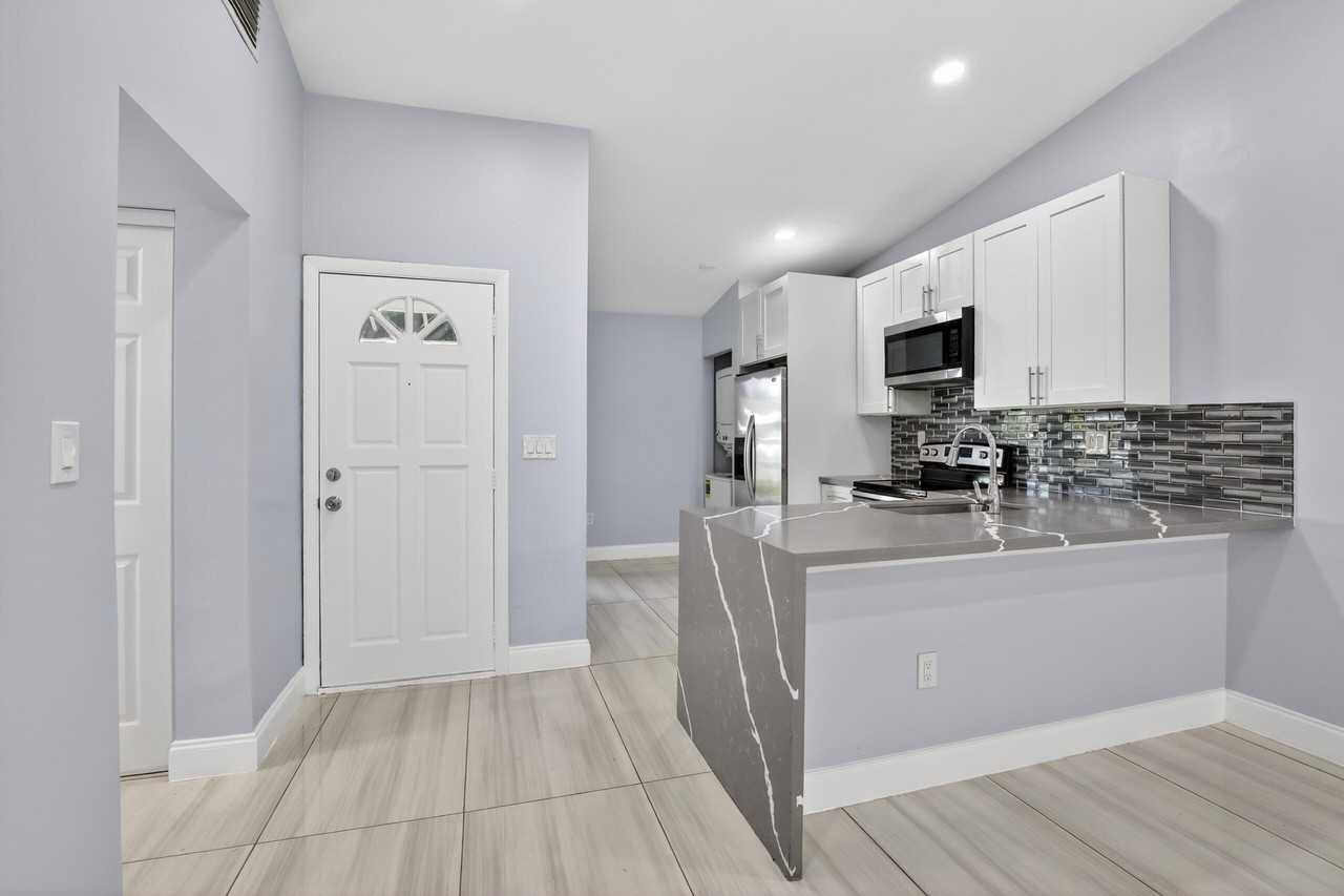 4404 Treasure Cove Dr - Photo 5 of 37